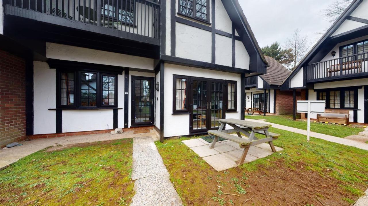 25 Tudor Court, Tolroy Manor ヘイル エクステリア 写真