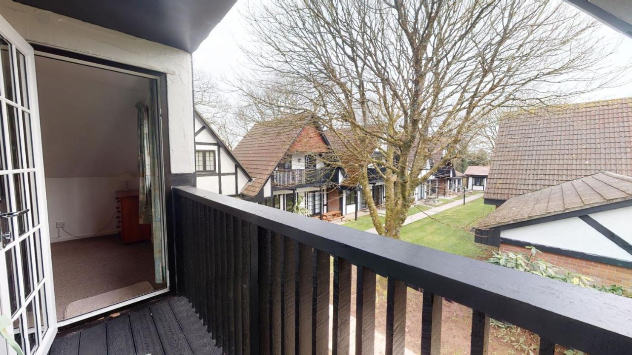 25 Tudor Court, Tolroy Manor ヘイル エクステリア 写真