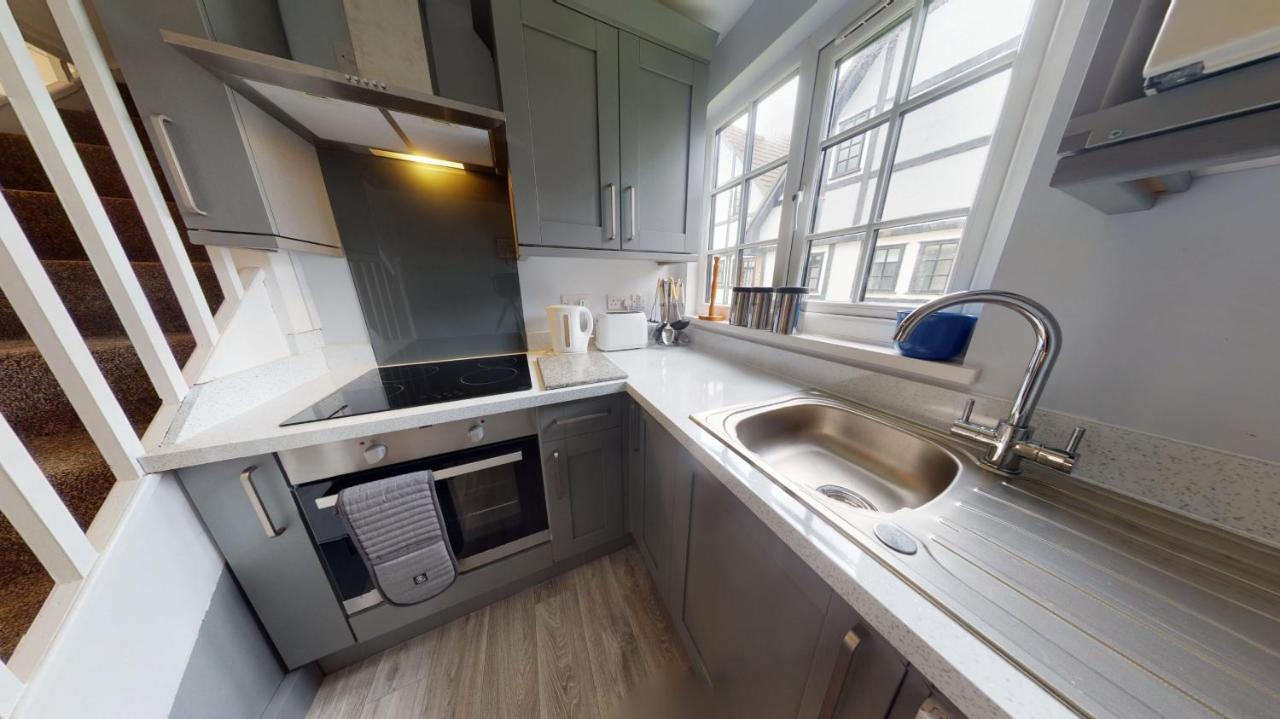 25 Tudor Court, Tolroy Manor ヘイル エクステリア 写真