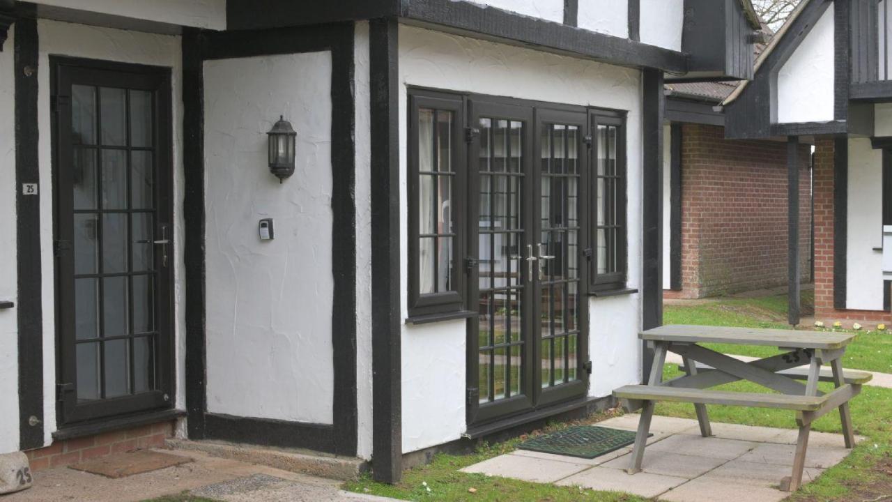 25 Tudor Court, Tolroy Manor ヘイル エクステリア 写真