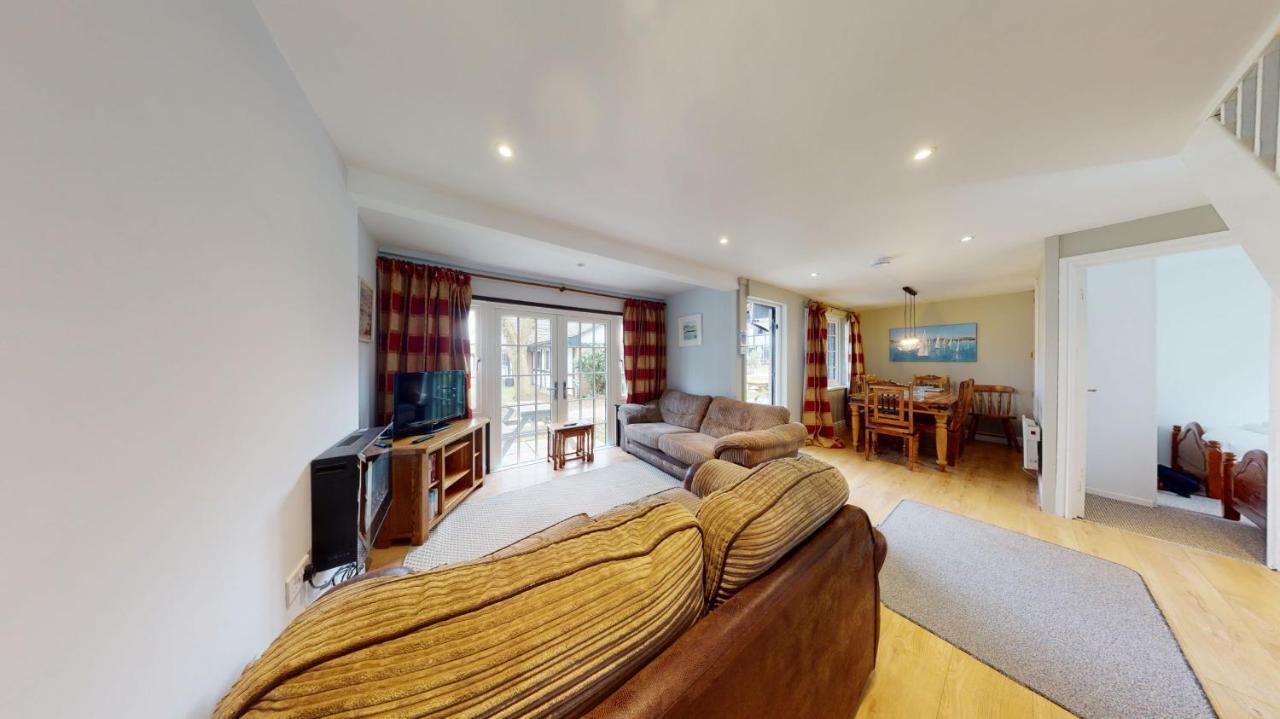 25 Tudor Court, Tolroy Manor ヘイル エクステリア 写真