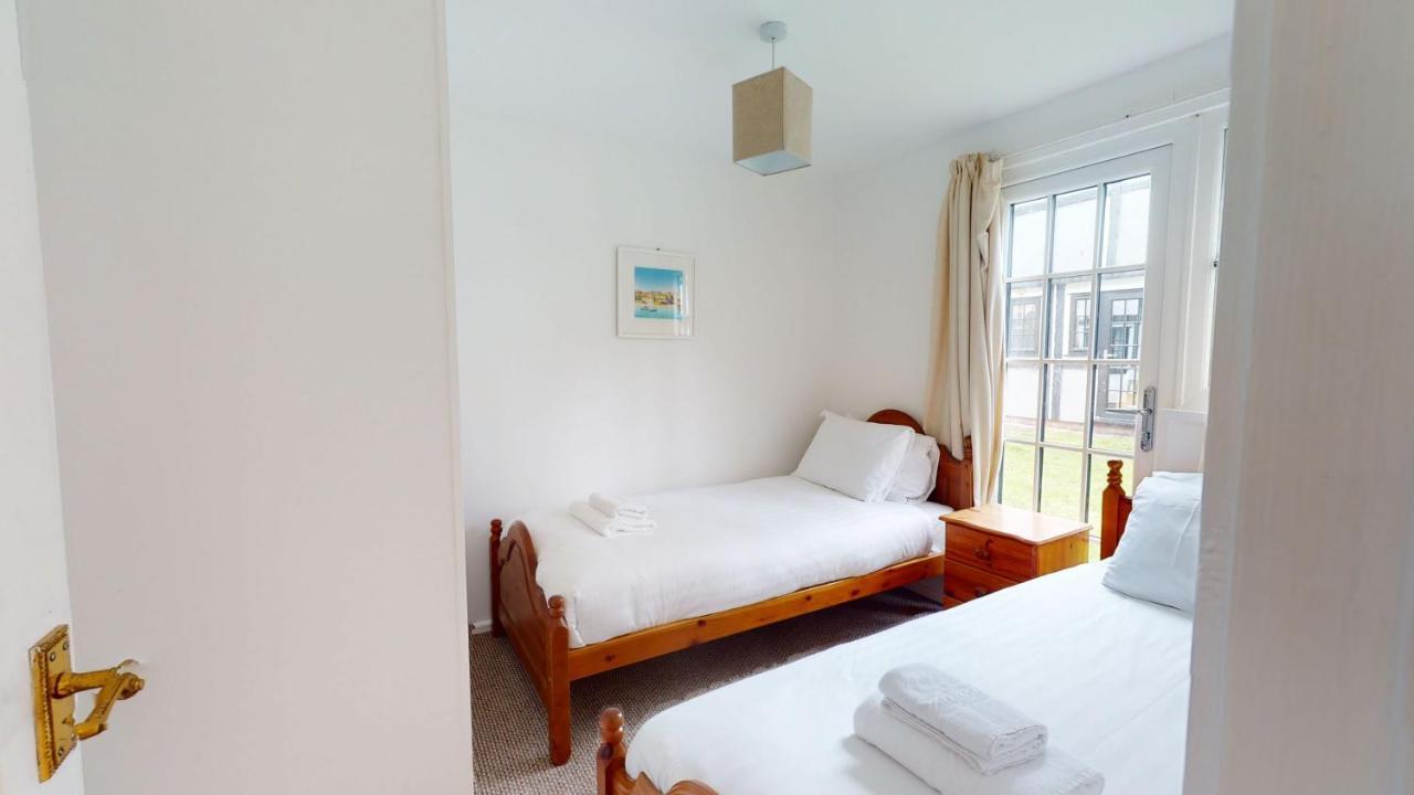 25 Tudor Court, Tolroy Manor ヘイル エクステリア 写真